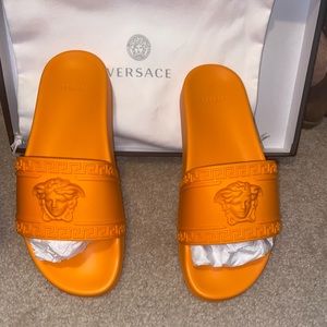 ❗️SOLD❗️🔥Versace Palazzo Medusa Slide 🔥
